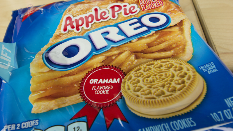 Illustration for article titled Apple Pie Oreos Don't Taste Quite Like Apple Pie, But Yum